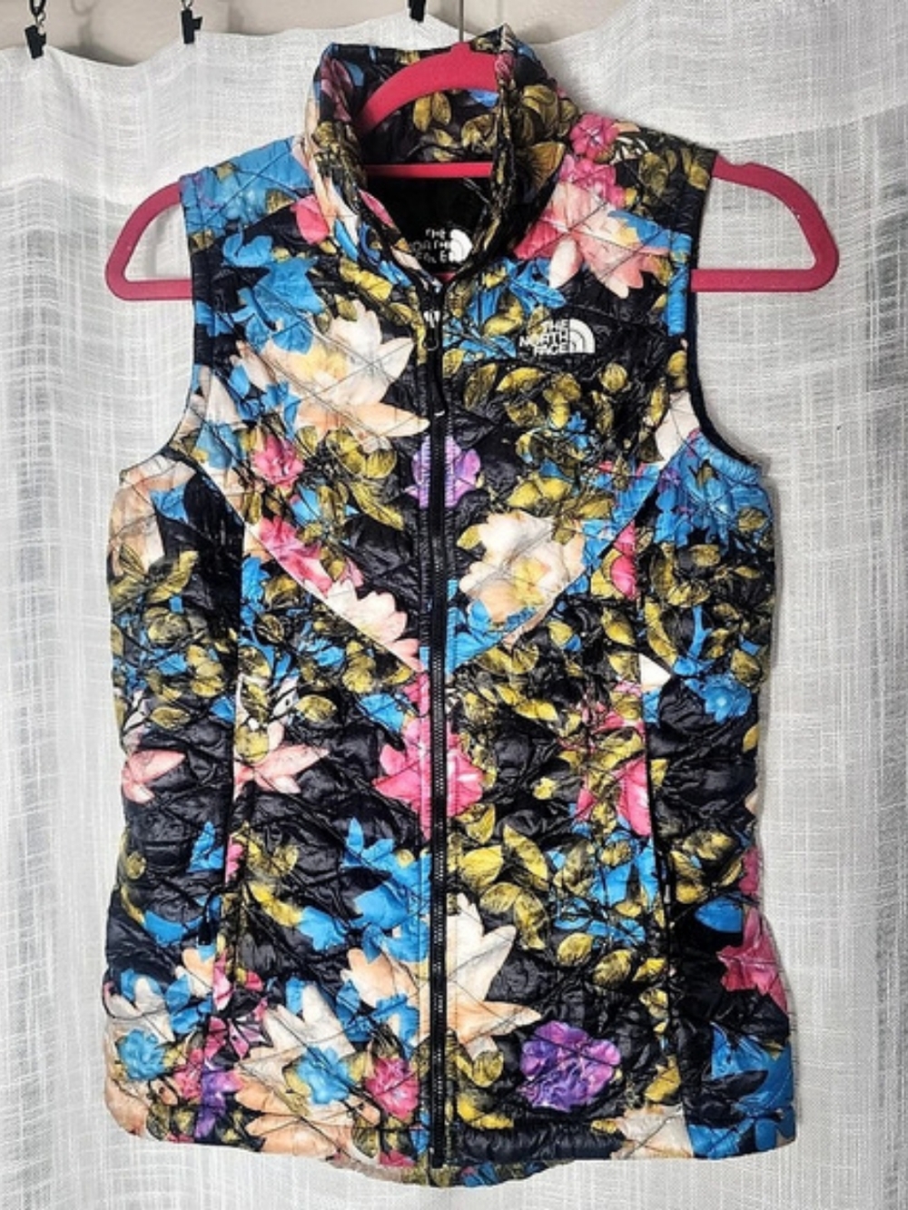 The North Face ThermoBall Vest Floral Print in Black & Blue